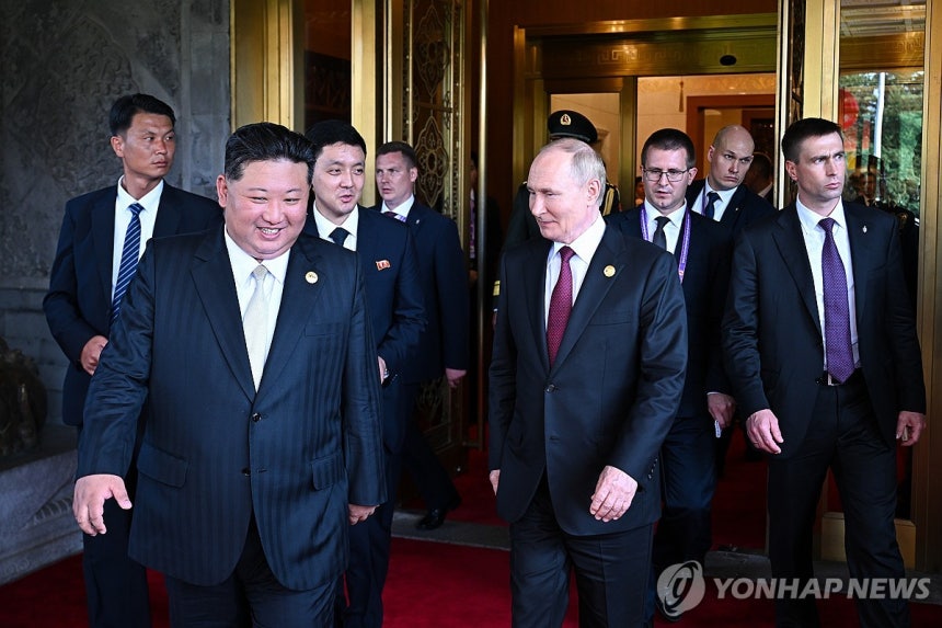 김정은 북한 국무위원장과 블라디미르 푸틴 러시아 대통령 [타스 연합뉴스 자료사진.재판매 및 DB 금지]