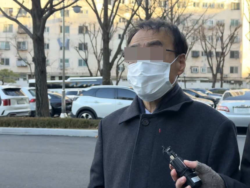 경찰 조사 받고 나오는 천주평화연합 前회장 박모씨 [촬영 정연솔 수습기자]