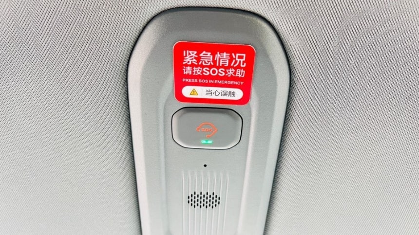 바이두 로보택시 '뤄보콰이파오' (우한=연합뉴스) 김현정 특파원 = 지난달 31일 후베이성 우한시에서 탑승한 로보택시 '뤄보콰이파오' 내부 모습.관리자와 곧장 연결해 긴급상황시 도움을 받을 수 있는 버튼이 부착돼있