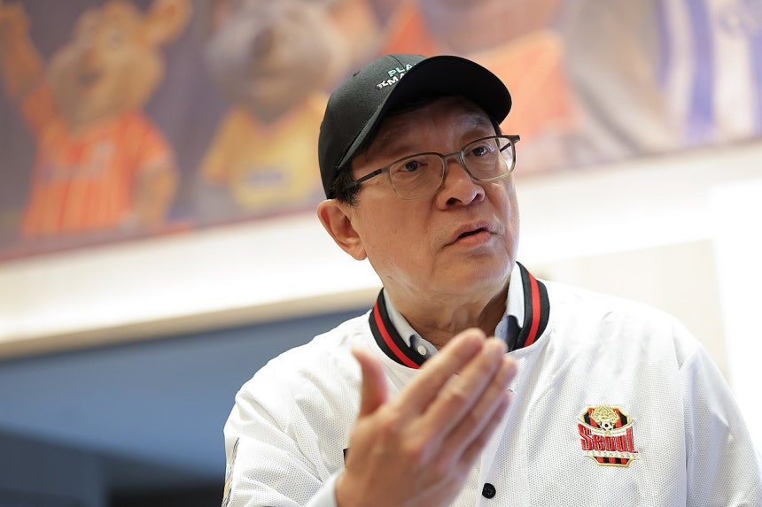 GS그룹 해커톤 참여한 허태수 회장 (서울=연합뉴스) 허태수 GS그룹 회장이 8일 서울 강남구 웨스틴 서울 파르나스에서 열린 '제4회 GS그룹 해커톤'에서 취재진 질문에 답하고 있다.2025.9.8 [GS그룹 제공