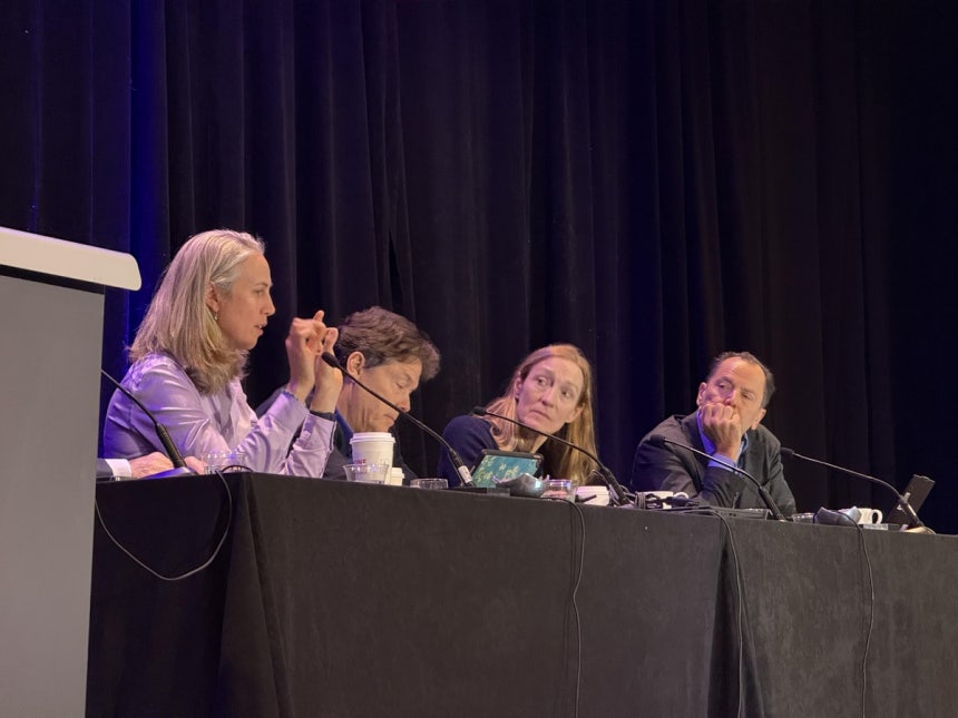 전미경제학회 패널토론 (필라델피아=연합뉴스) 이지헌 특파원 = 3일(현지시간) 미국 펜실베이니아주 필라델피아에서 열린 전미경제학회 연차총회 패널토론에서 참가 경제학자들이 '새로운 글로벌 환경에서의 생산성과 경쟁'을 