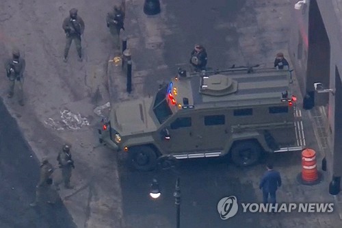 마두로 태운 장갑차, 뉴욕 법원에 도착 [ABC 계열사 WABC 제공. 뉴욕 로이터=연합뉴스. 재판매 및 DB 금지]