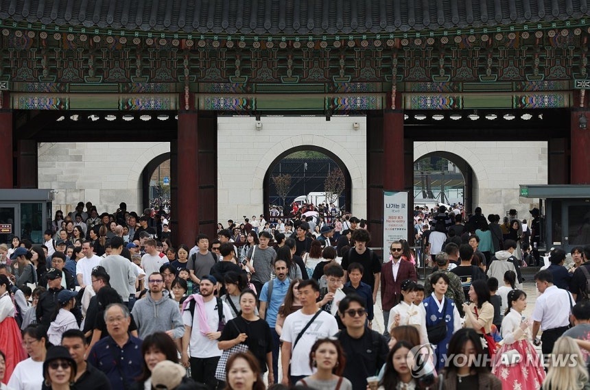 지난해 추석 연휴 고궁 인파 [연합뉴스 자료사진] 