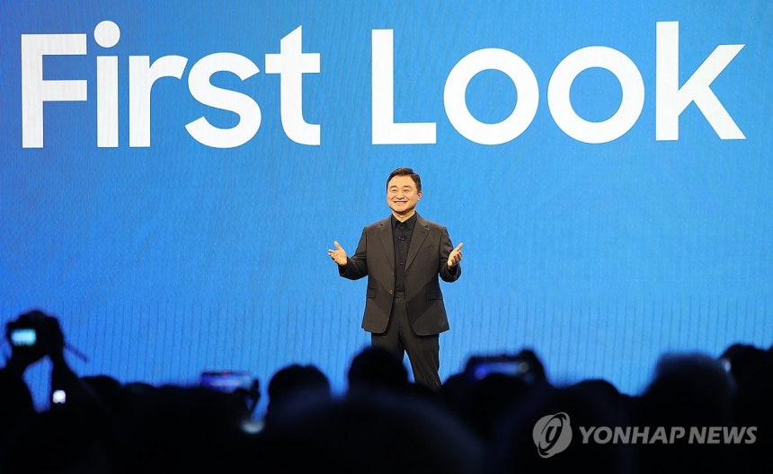 더 퍼스트룩 참석한 노태문 삼성전자 사장 (라스베이거스=연합뉴스) 김성민 기자 = 노태문 삼성전자 대표이사 사장이 CES 2026을 앞둔 5일(현지시간) 미국 네바다주 윈 호텔에서 열린 삼성전자 '더 퍼스트룩'에서 