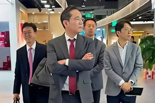 중국 베이징 쇼핑몰에서 목격된 이재용 삼성전자 회장 [웨이보 캡처.재판매 및 DB금지]