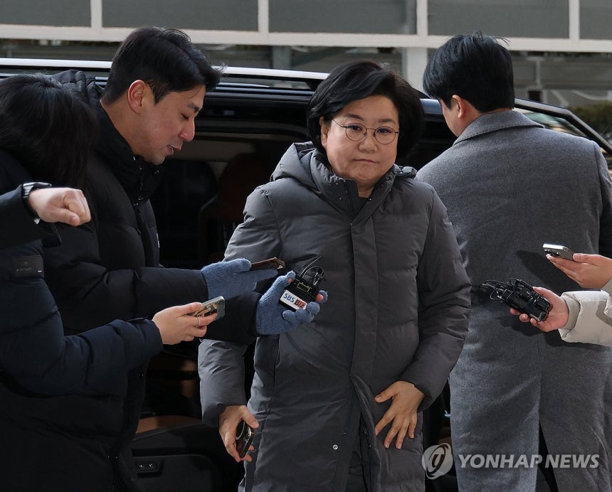 이혜훈 기획예산처 장관 후보자 출근 (서울=연합뉴스) 이지은 기자 = 이혜훈 기획예산처 장관 후보자가 6일 서울 중구 예금보험공사에 마련된 인사청문회 준비 사무실로 출근하고 있다. 2026.1.6 jieunlee@y