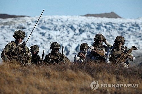 그린란드에서 군사 훈련을 하는 덴마크 군인들 [로이터 연합뉴스 자료사진.재판매 및 DB 금지] 