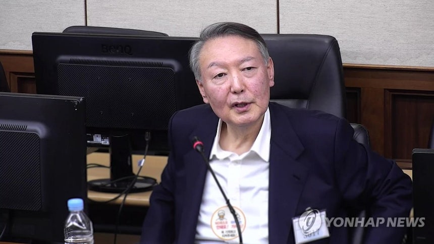 최후진술하는 윤석열 (서울=연합뉴스) 윤석열 전 대통령이 26일 오후 서울 서초구 서울중앙지법에서 열린 특수공무집행방해, 직권남용 권리행사방해 등 혐의 사건의 결심 공판에서 최후 진술을 하고 있다. 2025.12.2