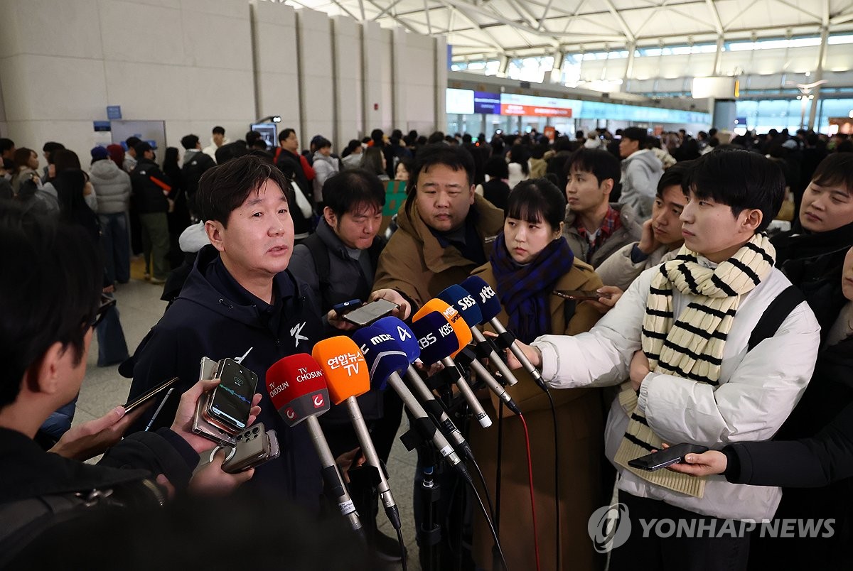 인터뷰하는 류지현 감독