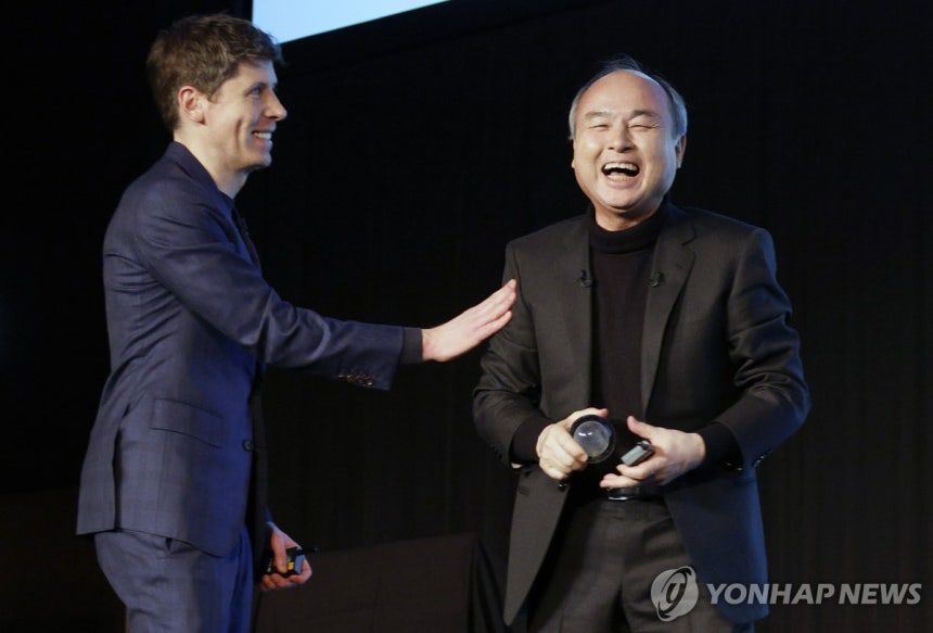 샘 올트먼 오픈AI 최고경영자(CEO·왼쪽)와 손정의 소프트뱅크그룹 회장 [EPA 연합뉴스 자료사진.재판매 및 DB 금지]