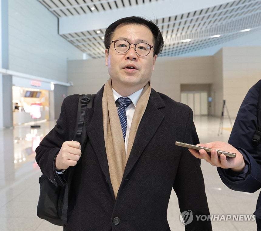 USTR 대표 면담 앞둔 여한구 통상교섭본부장 (영종도=연합뉴스) 류영석 기자 = 여한구 통상교섭본부장이 11일 제이미슨 그리어 미국 무역대표부(USTR) 대표 등과 면담을 위해 인천국제공항 제2여객터미널에서 미국 