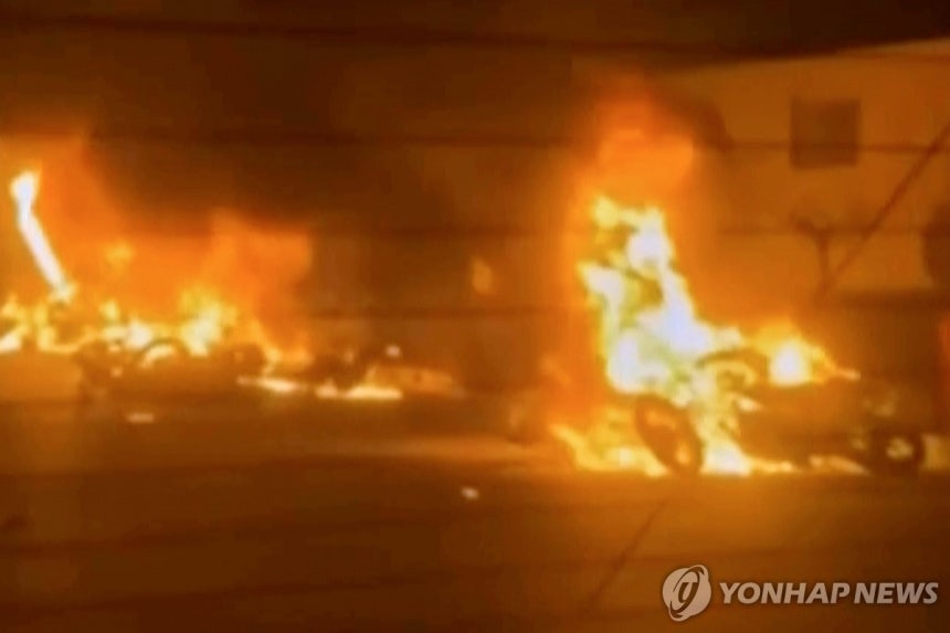 이란 시위 현장 [AP 연합뉴스 재판매 및 DB 금지]