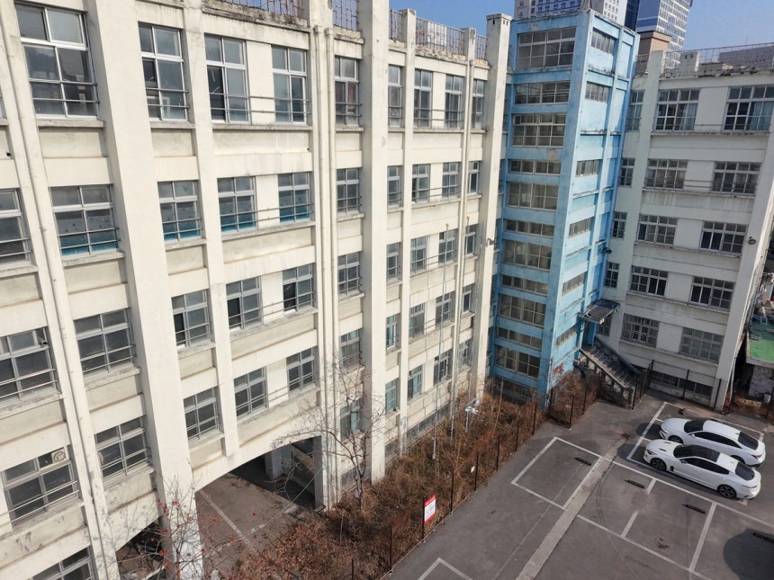 '폐교 후 건물만 덩그러니' (대구=연합뉴스) 박세진 기자 = 15일 대구 중구 옛 경신정보과학고 건물이 2018년 폐교 후 활용되지 않고 남아있다.2026.1.15 