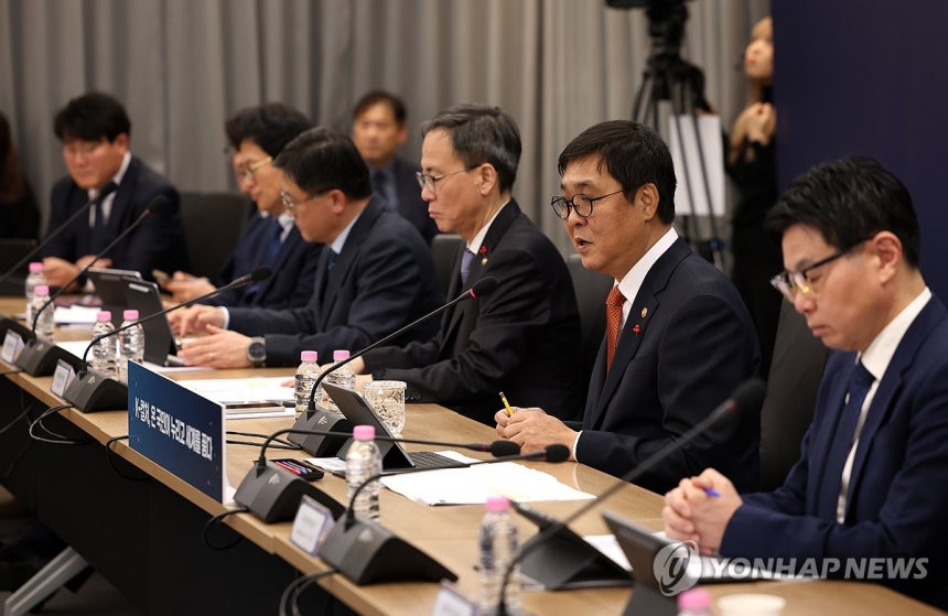 문체부 소속·공공기관 4차 업무보고 (서울=연합뉴스) 최휘영 문화체육관광부 장관이 16일 서울 종로구 국립현대미술관 서울관 대회의실에서 열린 문체부 소속·공공기관 4차 업무보고에서 발언하고 있다.2026.1.16 