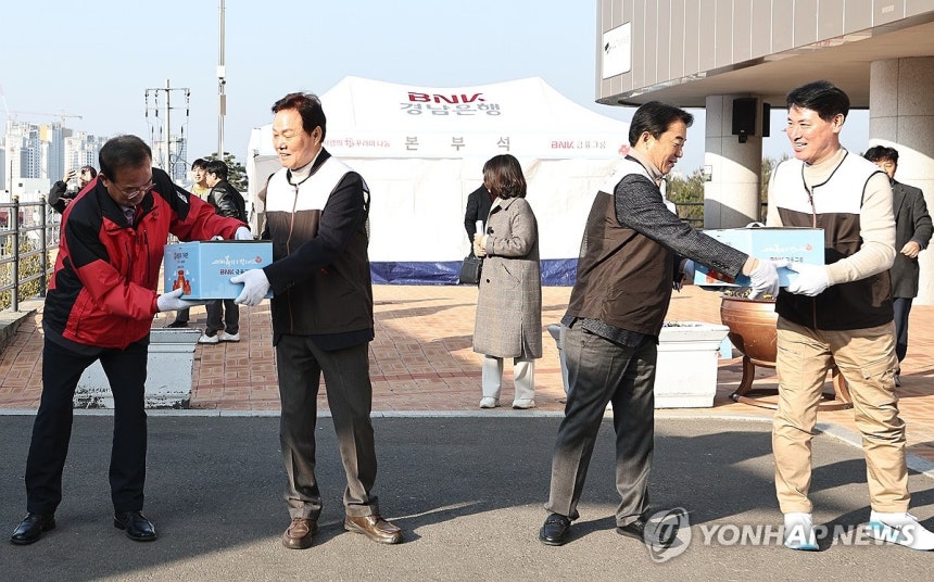 BNK�����׷�, ��ȸ������ ��
(â��=���մ���) ������ ���� = 17�� �泲 â���౸���� �ǳ�ü�������� ���� 'BNK ��ȸ������ ��' ��翡�� ����ö �泲��ȸ�����������ȸ��, �ڿϼ� ��󳲵�����, ���й� �泲����ȸ 