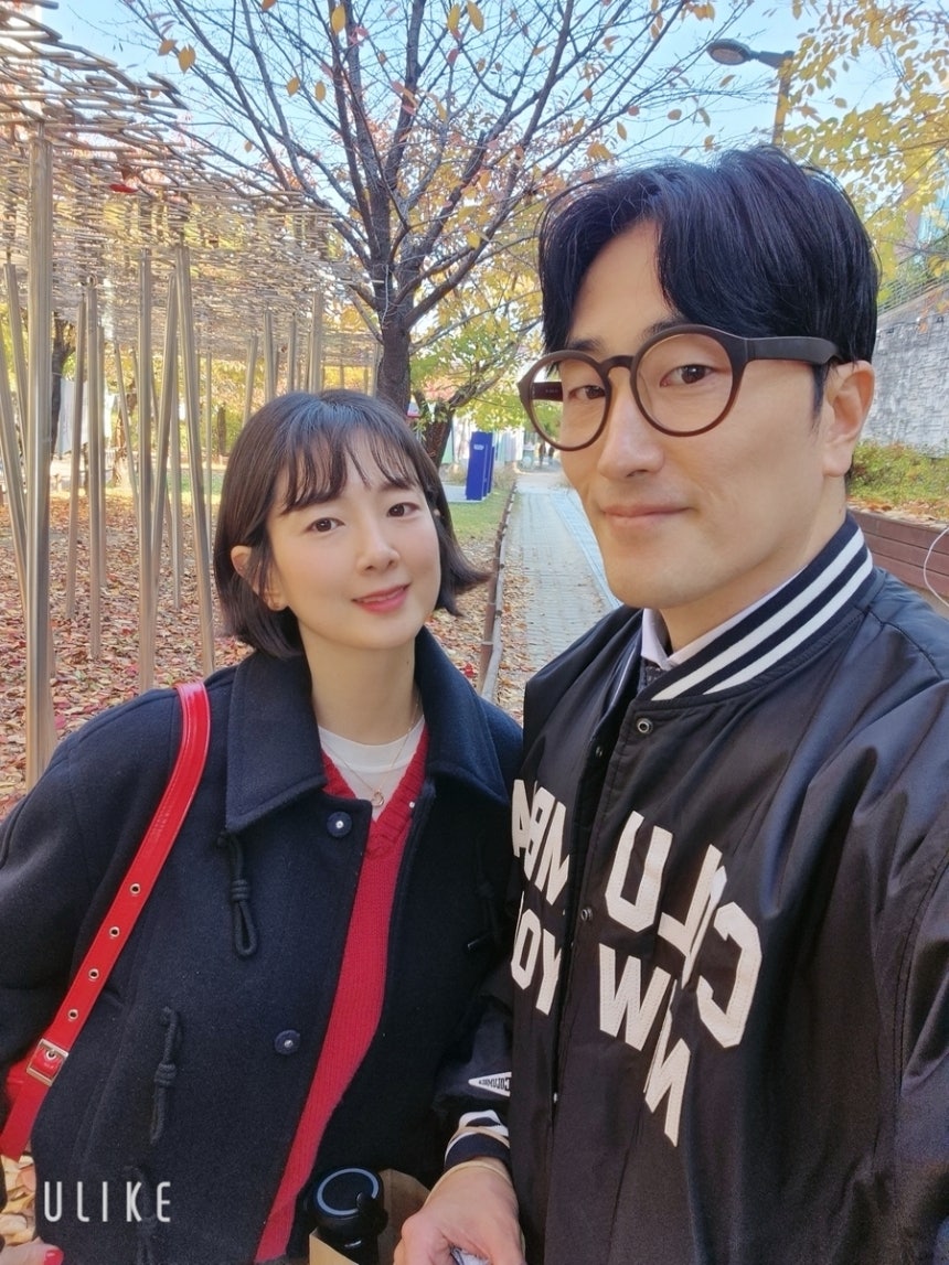 잭슨황 부부 (서울=연합뉴스) 네이버 클립에서 크리에이터로 활동하는 개그맨 황영진(오른쪽)씨와 그의 아내 김다솜씨.[황영진씨 제공.재판매 및 DB 금지]