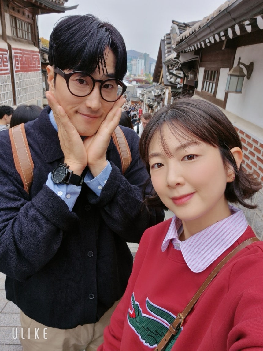 잭슨황 부부 (서울=연합뉴스) 네이버 클립에서 크리에이터로 활동하는 개그맨 황영진(오른쪽)씨와 그의 아내 김다솜씨.[황영진씨 제공.재판매 및 DB 금지]