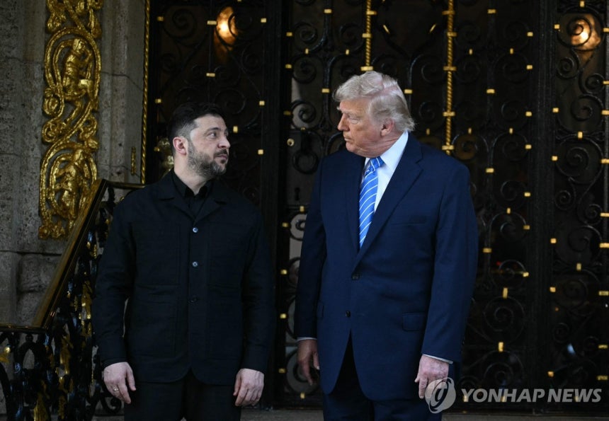 젤렌스키 우크라이나 대통령과 트럼프 미국 대통령 [AFP 연합뉴스 자료사진.재배포 및 DB 금지]