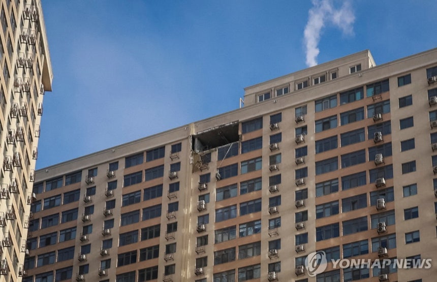 러시아 드론 공격으로 부서진 오데사 지역 아파트 [로이터 연합뉴스 자료사진.재배포 및 DB 금지]