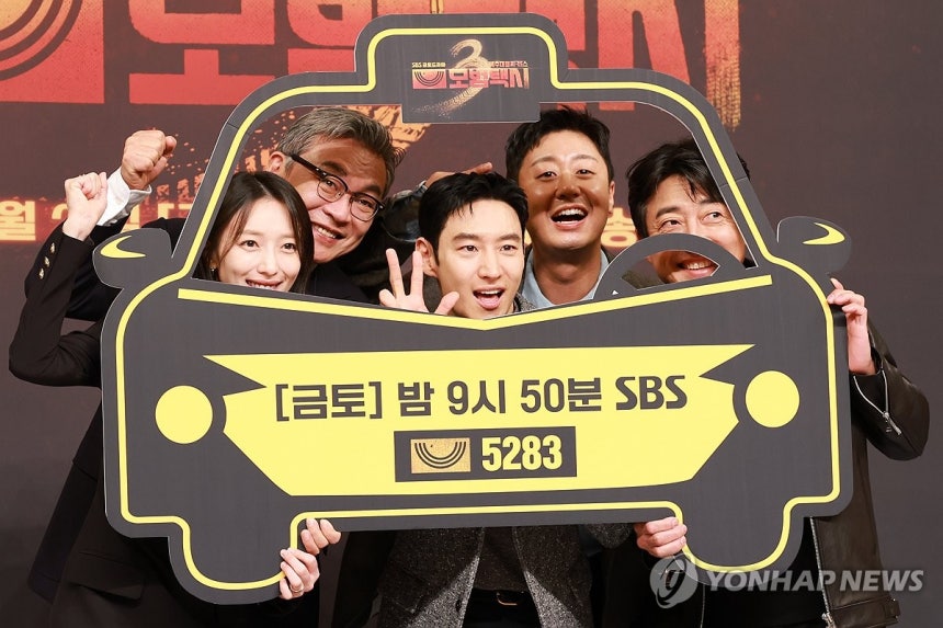 모범택시 '세 번째 시즌 출발합니다'
(서울=연합뉴스) 류효림 기자 = 배우 표예진(왼쪽부터), 김의성, 이제훈, 배유람, 장혁진이 18일 서울 양천구 목동 SBS사옥에서 열린 금토드라마 '모범택시3' 제작발표회에서