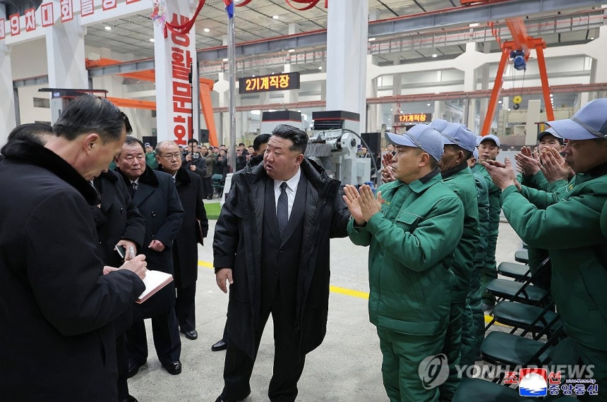 북한, 룡성기계련합기업소 1단계 개건현대화대상 준공식 진행 (평양 조선중앙통신=연합뉴스) 북한의 룡성기계연합기업소 1단계 개건현대화대상 준공식이 김정은 북한 국무위원장이 참석한 가운데 지난 19일 진행됐다고 조선중앙