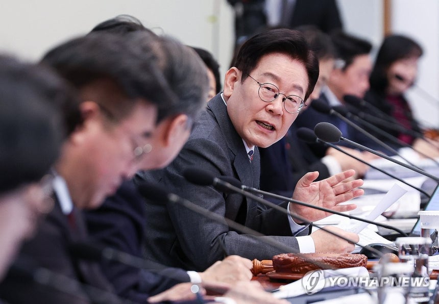 이재명 대통령, 제2회 국무회의 주재 (서울=연합뉴스) 김도훈 기자 = 이재명 대통령이 20일 청와대에서 열린 제2회 국무회의를 주재하고 있다. 2026.1.20 [청와대통신사진기자단] superdoo82@yna.c