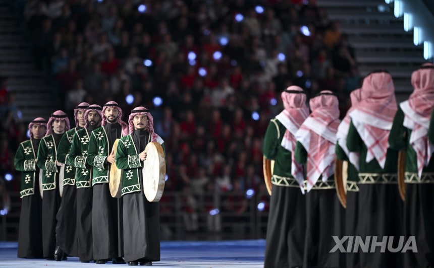 지난해 하얼빈 동계아시안게임 폐막식에서 차기 개최지로 소개되는 사우디아라비아
[신화 연합뉴스 자료사진. 재판매 및 DB 금지]