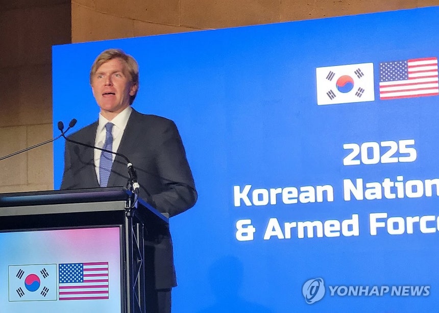 주미대사관 국경일 리셉션, 축사하는 콜비 미 국방차관
(워싱턴=연합뉴스) 김동현 특파원 = 14일(현지시간) 미국 워싱턴DC 앤드루 멜론 오디토리움에서 주미한국대사관의 국경일 리셉