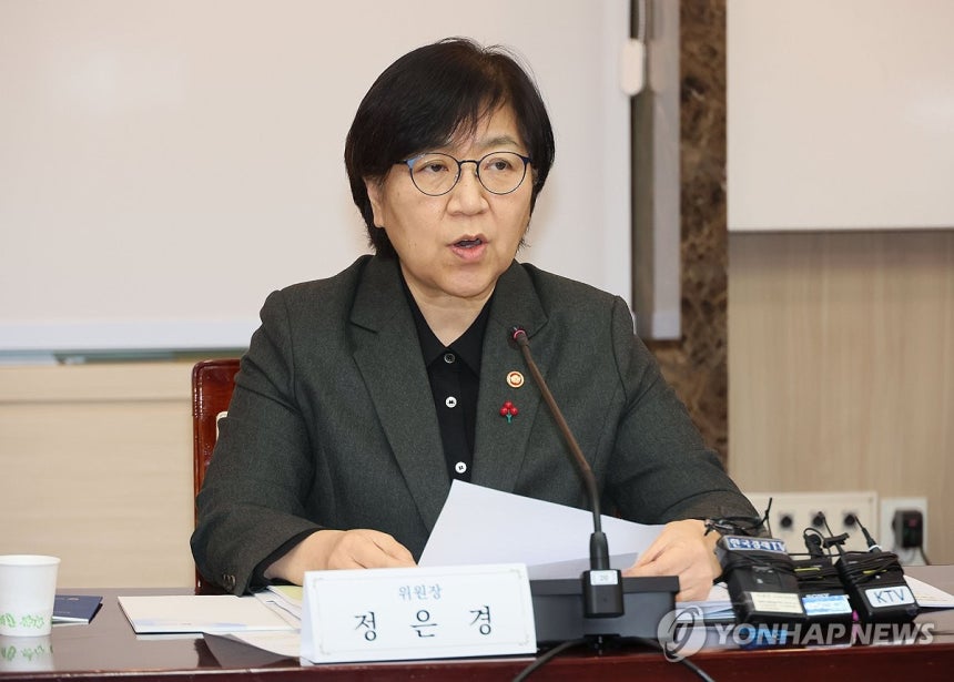 국민연금기금운용위원회, 발언하는 정은경 장관 (서울=연합뉴스) 이정훈 기자 = 정은경 보건복지부 장관이 26일 서울 종로구 정부서울청사에서 열린 2026년도 제1차 국민연금기금운용위원회에서 발언하고 있다. 2026.