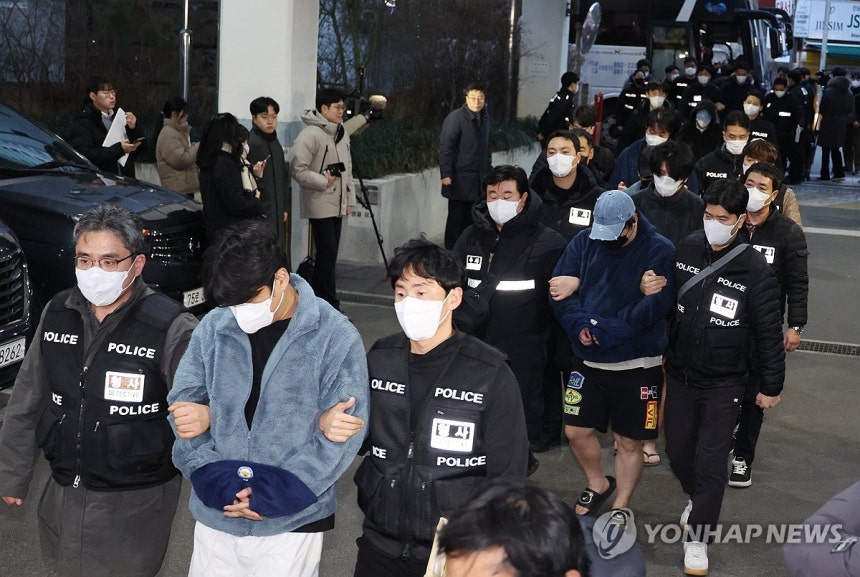 국내 송환된 캄보디아 범죄 가담자들 [연합뉴스 자료사진]