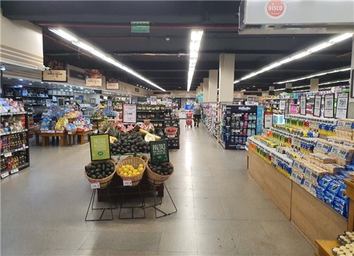 부에노스아이레스의 한 대형마트
(부에노스아이레스=연합뉴스) 김선정 통신원 = 아르헨티나의 수도 부에노스아이레스에 위치한 대형마트가 한산하다. 아르헨티나 연간 물가상승률은 2025년