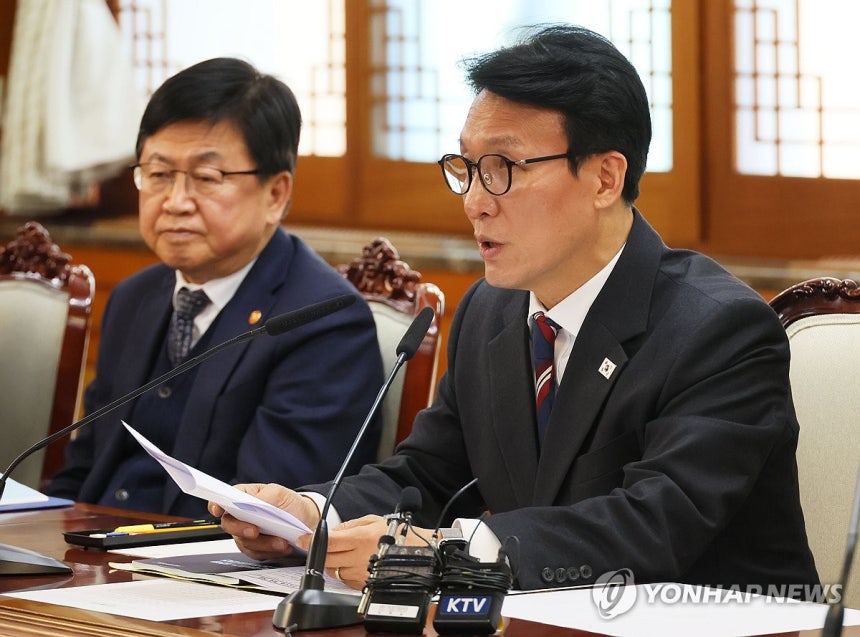 발언하는 김민석 총리
(서울=연합뉴스) 이정훈 기자 = 김민석 국무총리가 5일 서울 종로구 정부서울청사에서 열린 국토공간 대전환 범정부협의회에서 발언하고 있다. 2026.2.5 u