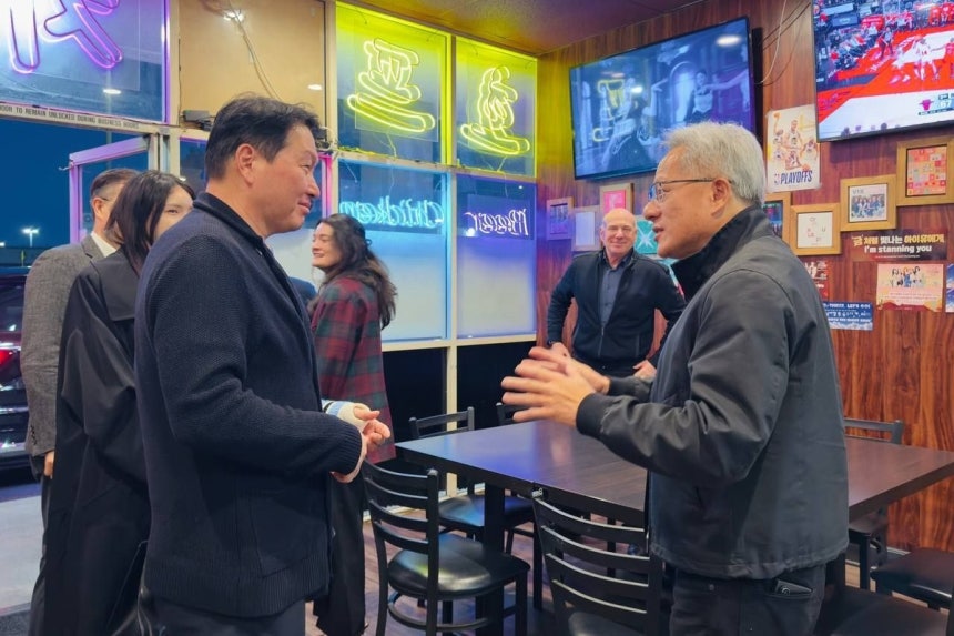 최태원 SK그룹 회장과 젠슨 황 엔비디아 CEO 최태원 회장 왼쪽 뒤는 장녀 최윤정 SK바이오팜 전략본부장 [독자 제공]