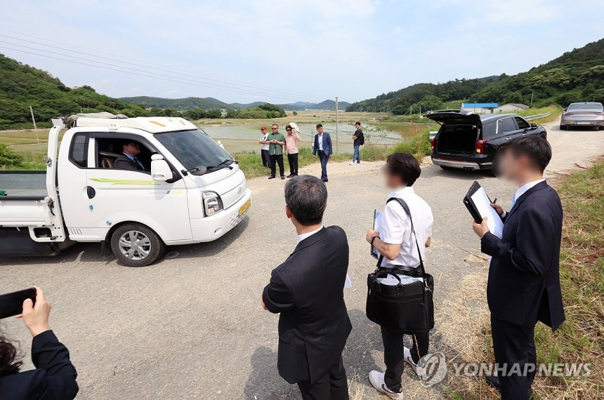 '진도 저수지 살인' 재심 재판부, 현장검증 [연합뉴스 자료사진]