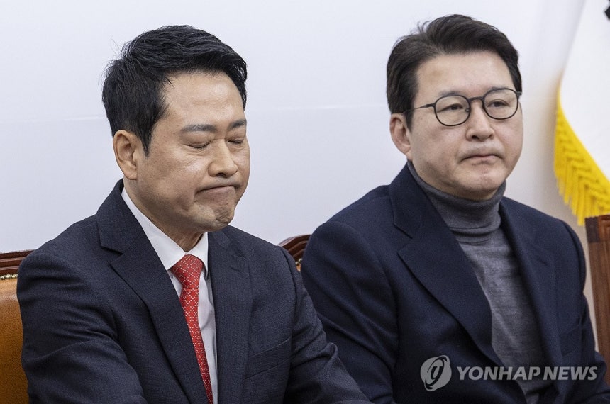 이 대통령과의 오찬 재고 의사 밝힌 장동혁 대표 (서울=연합뉴스) 황광모 기자 = 국민의힘 장동혁 대표가 12일 국회에서 열린 최고위원회의에서 이재명 대통령, 더불어민주당 정청래 대표와의 오찬에 불참해 달라는 최고위