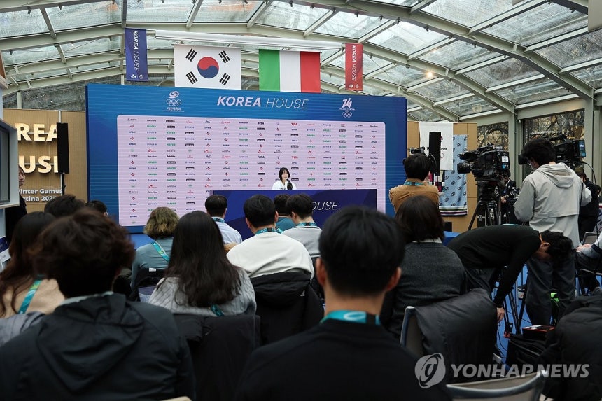 최가온, 스포츠 기자회견 진행