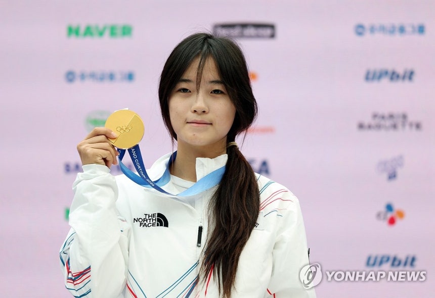 최가온, 스포츠 기자회견 진행