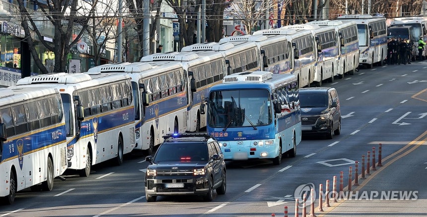 윤석열 1심 무기징역 선고