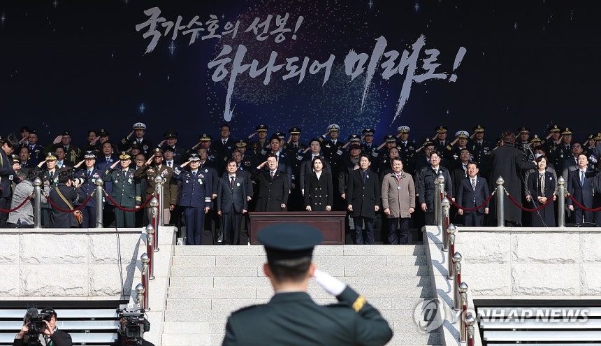 이재명 대통령, 육해공 사관학교 통합임관식 주재