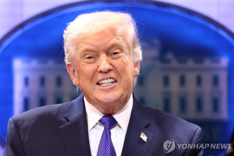 트럼프, 전 세계에 10% 관세 부과