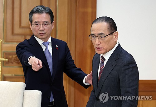 In this file photo taken Dec. 29, 2025, Kim Yong-beom (L), the presidential chief of staff for polic