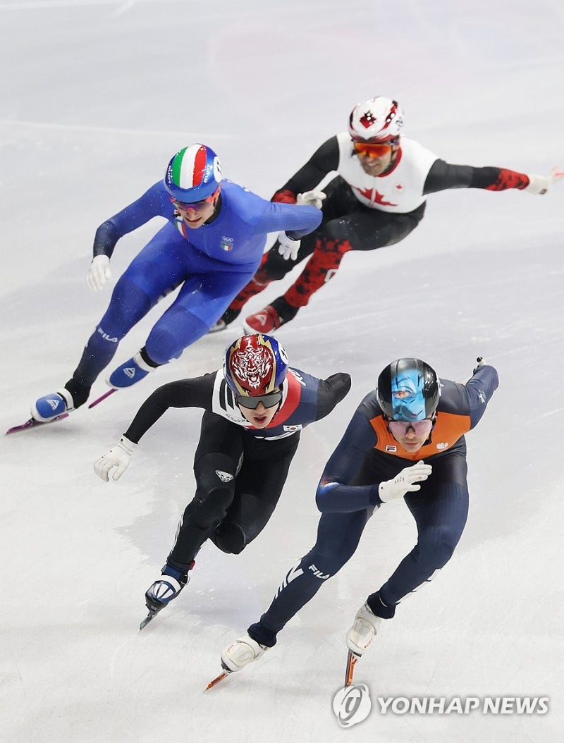 트럼프, 전 세계에 10% 관세 부과