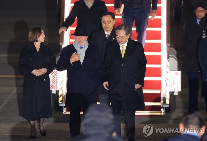 대통령, 브라질 룰라와 만나 포옹