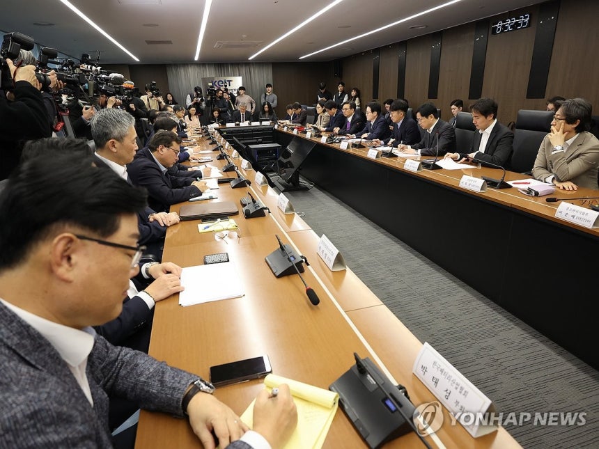 김정관 장관, 대미 수출여건 지키기 협의 지속