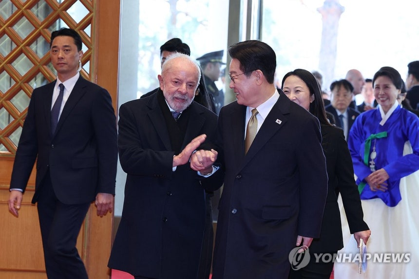 대통령, 룰라와 '뜨거운 포옹'