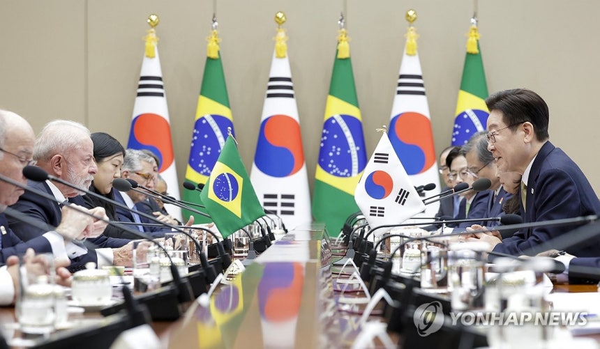 대통령, 룰라와 '뜨거운 포옹'