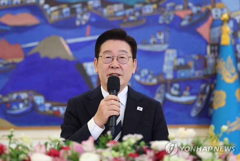 [속보] 李대통령 "부동산에 묶여있던 돈이 자본시장으로…고무적 현상"