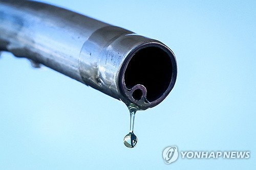 아까운 기름 한 방울 [AFP 연합뉴스 자료사진.재판매 및 DB 금지]