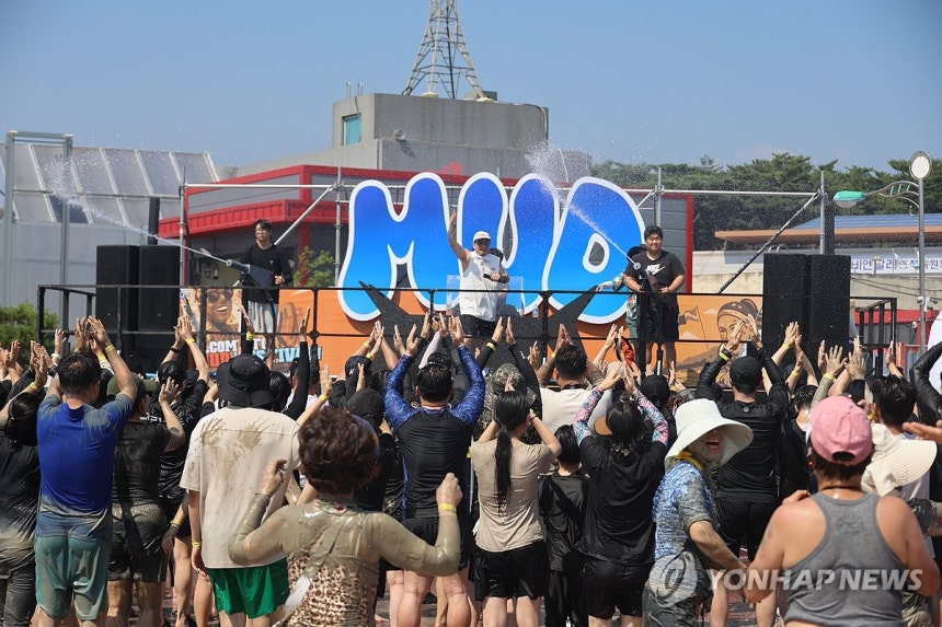 폭염도 잊은 보령머드축제 [연합뉴스 자료사진]