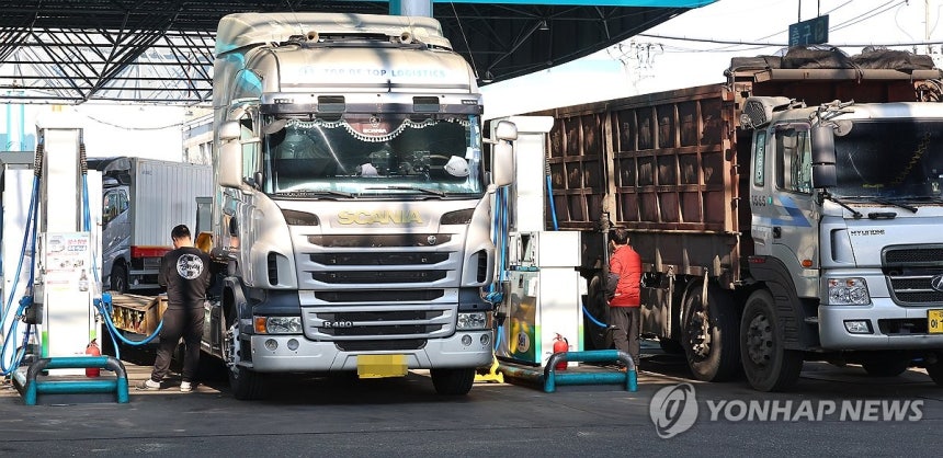 석유 최고가격제 첫날 기름값 하락